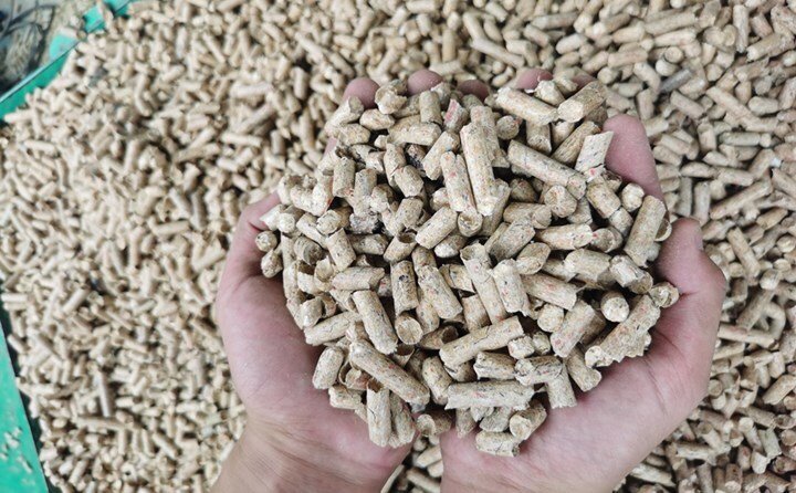 秸稈能源化，用秸稈顆粒機做成生物質(zhì)顆粒燃料，供給生物能源公司發(fā)電供熱